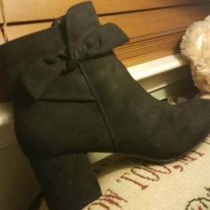 Kelly & Katie Black Suede Boots